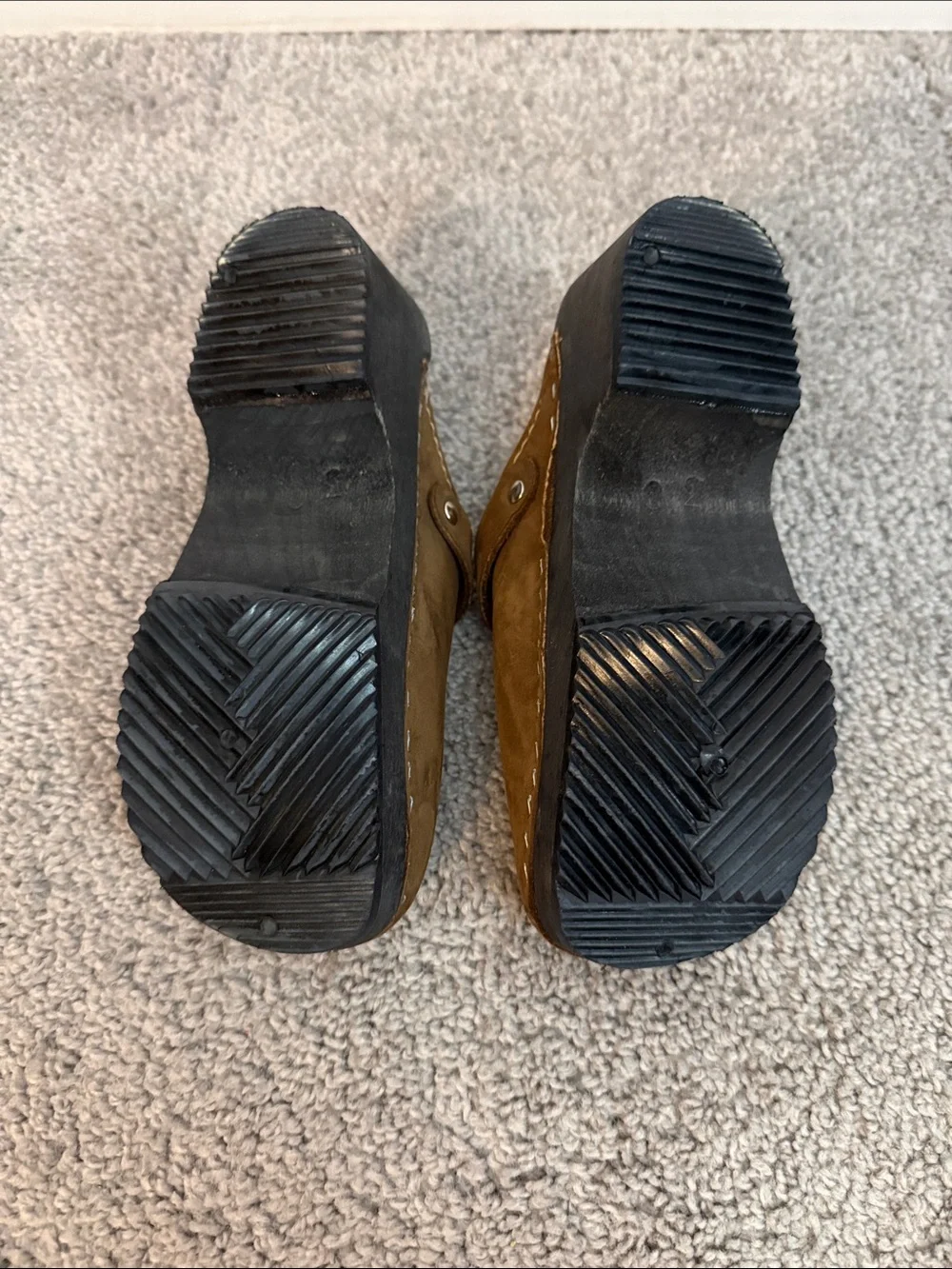 Gently worn Cape Clogs kids Brown suede Slip-On Clogs